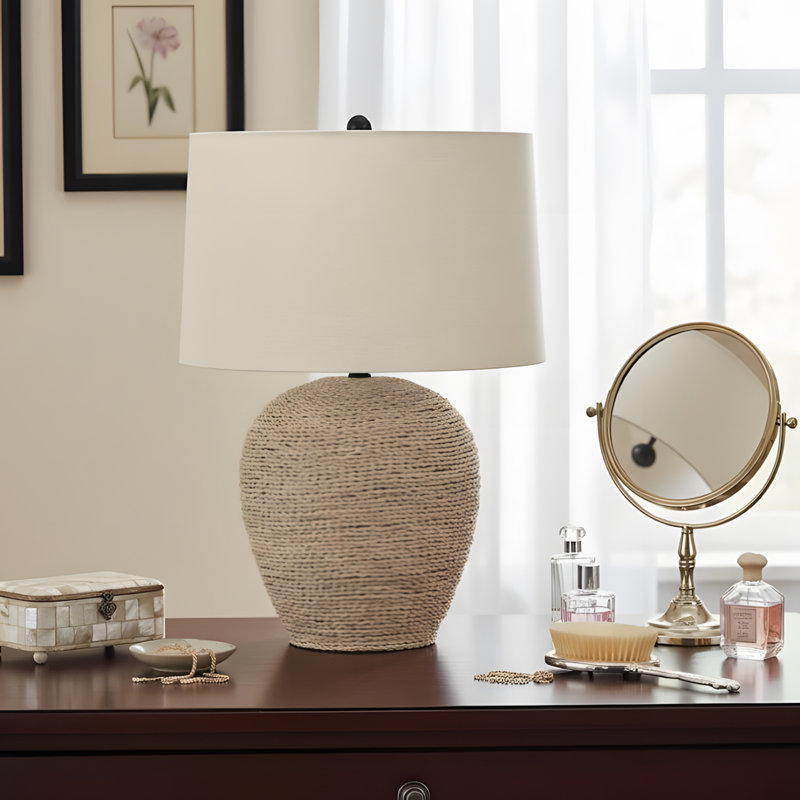 Lighting, h 25 po, lampe de table, rotin, abat-jour beige, transitionnel