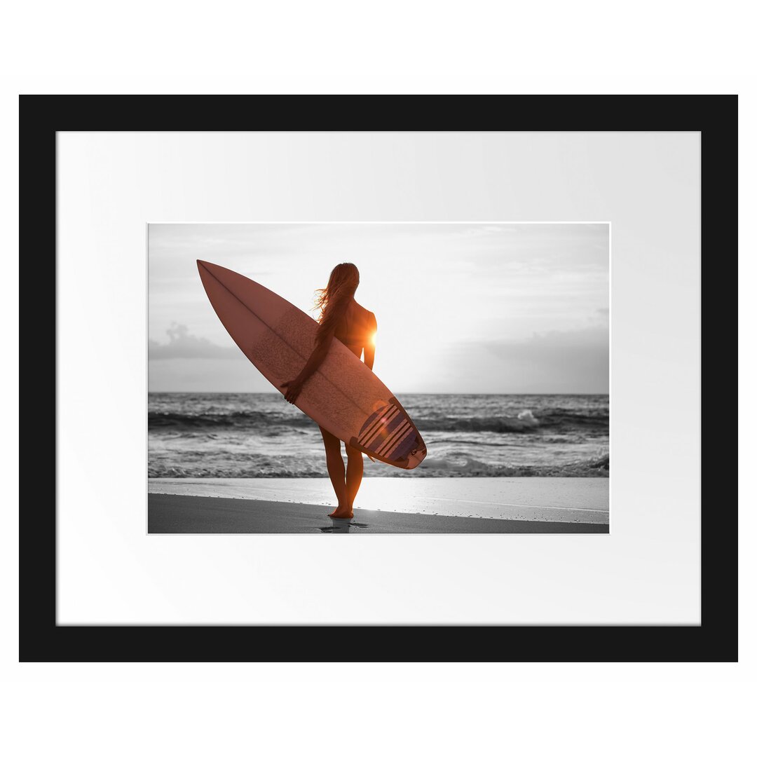 Gerahmtes Poster Surfer Girl at Sunset