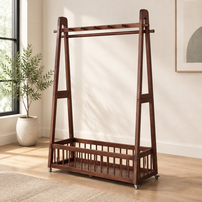 Porte-vêtements autoportant en pin massif avec roues universelles verrouillables, tringle à crochets multiples et grand panier inférieur pour la chambre à coucher