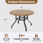 Table de salle à manger élégante pour l'extérieur avec texture en métal et grain de bois résistant aux intempéries-132917119