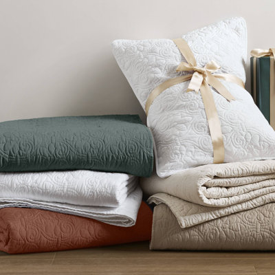 Quebec Reversible Bedspread Set