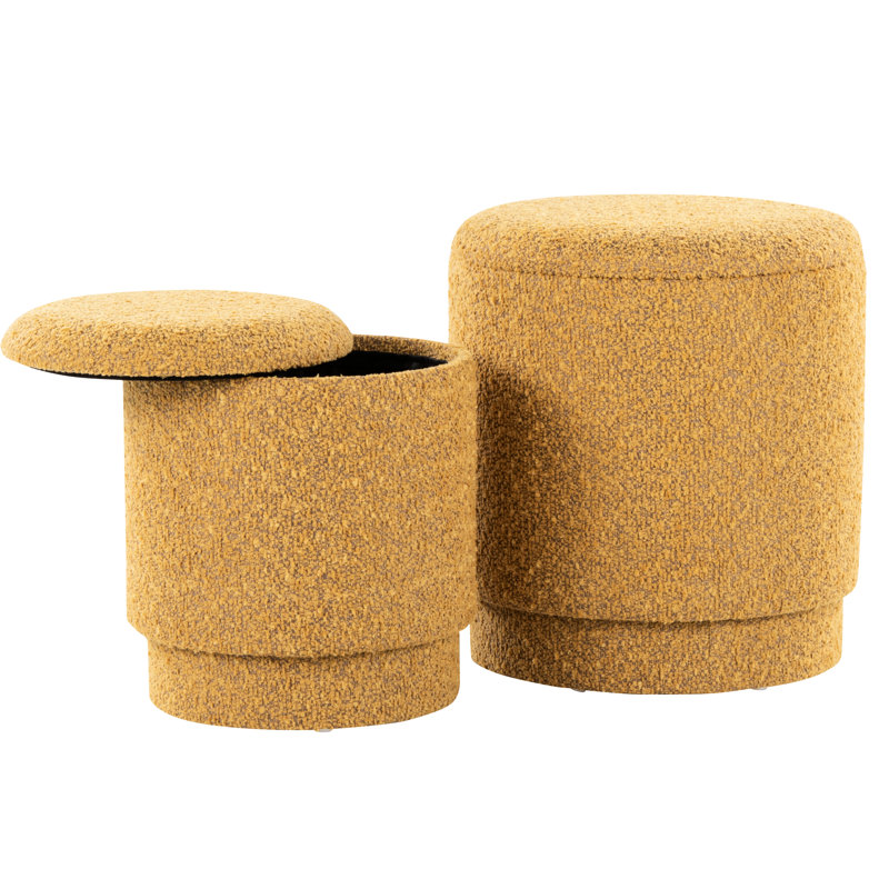Tissu jaune au style contemporain, couvercles amovibles pour optimiser le rangement, assise confortable grâce au rembourrage en mousse, deux poufs, aucun assemblage requis, capacité de 113 kg, usage intérieur, 14,58
