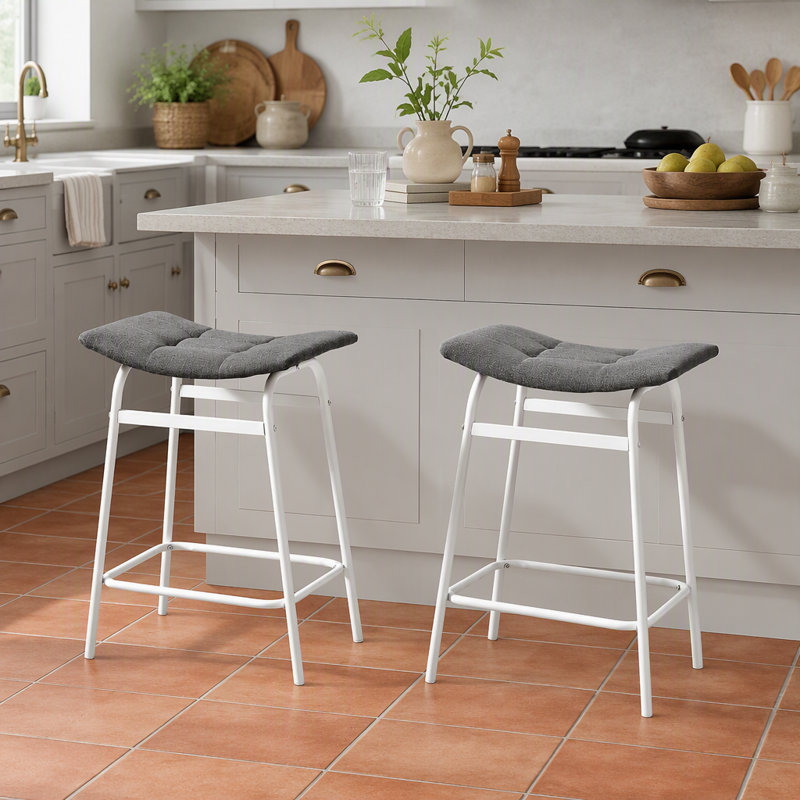 Ensemble de 2 tabourets contemporains en tissu gris avec pieds en métal blanc, confortables et élégants pour les cuisines modernes