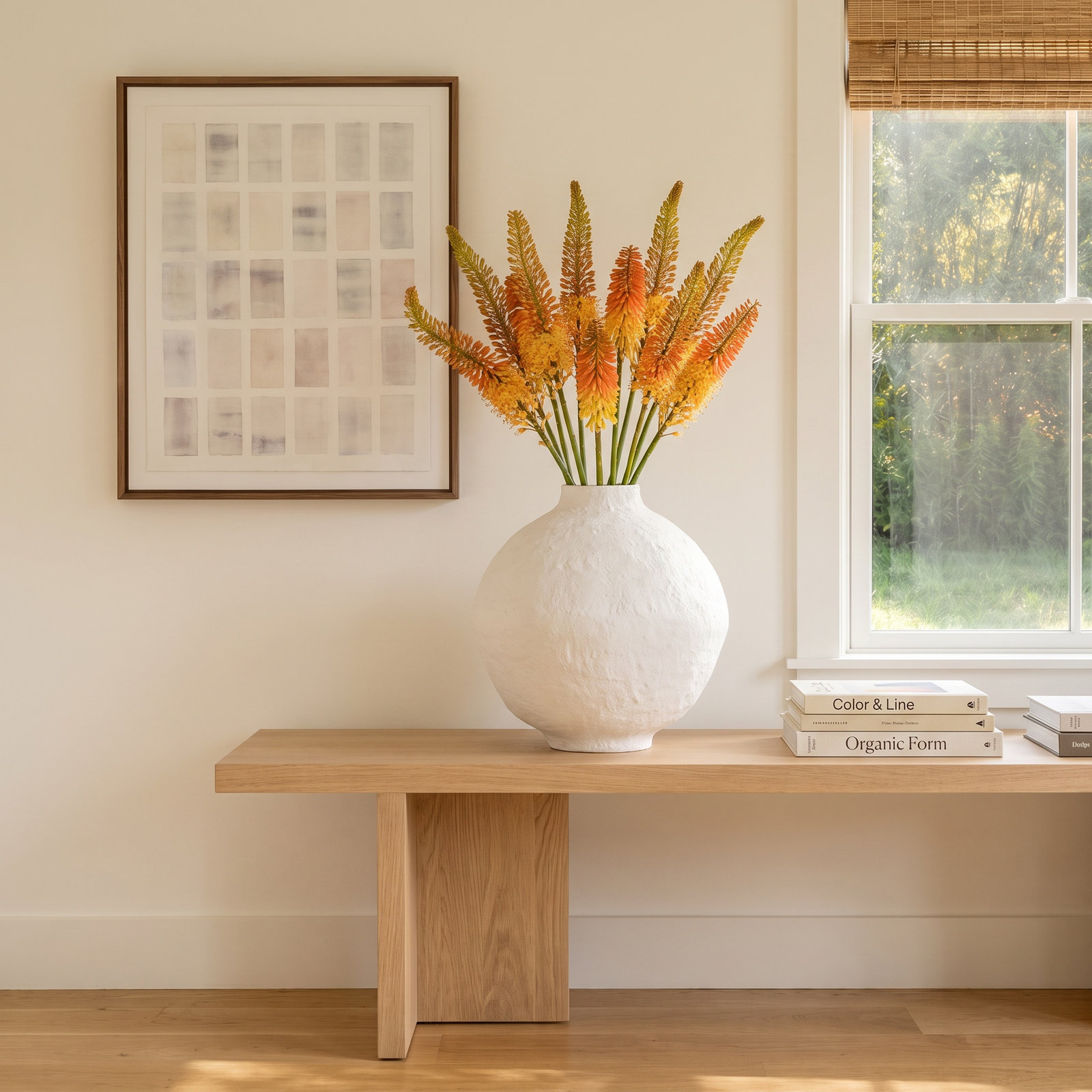 Nikia Table Vase