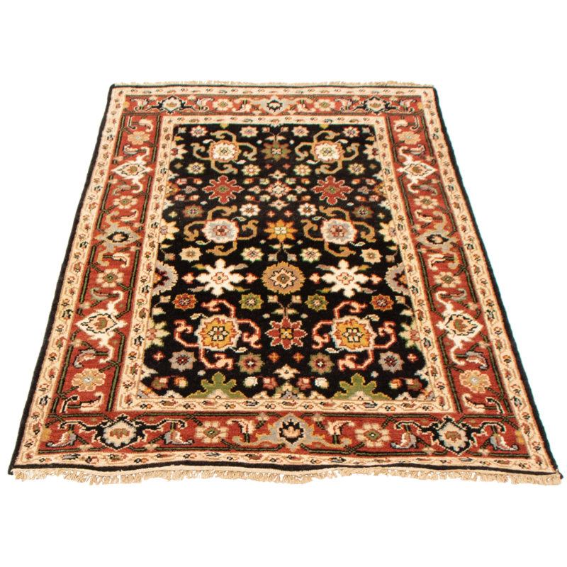 Tapis noir Isma Heritage 4 pi 1 po x 6 pi 2 po