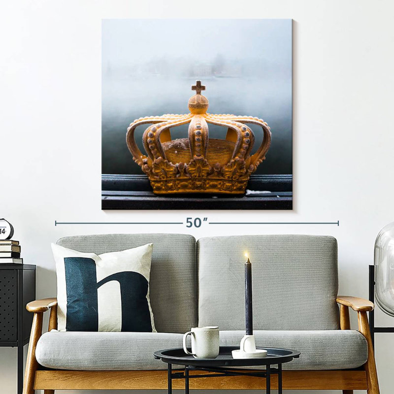 Kerner Old Royal Crown, 33" H x 33" W