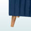 Repose-pieds rembourré en tissu bleu marine avec finition brune Runa, H 18,79 po x l 39,18 po x P 16,32 po Runa
