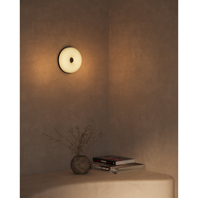 Jada 5-in Gold dimmable LED Wall Sconce, Matte Black
