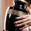 Urne de crémation Grecian Black & Gold, 200 pouces cubes et plus-628603794