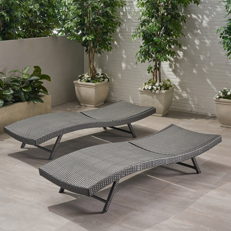 PE WICKER CHAISE, Gray