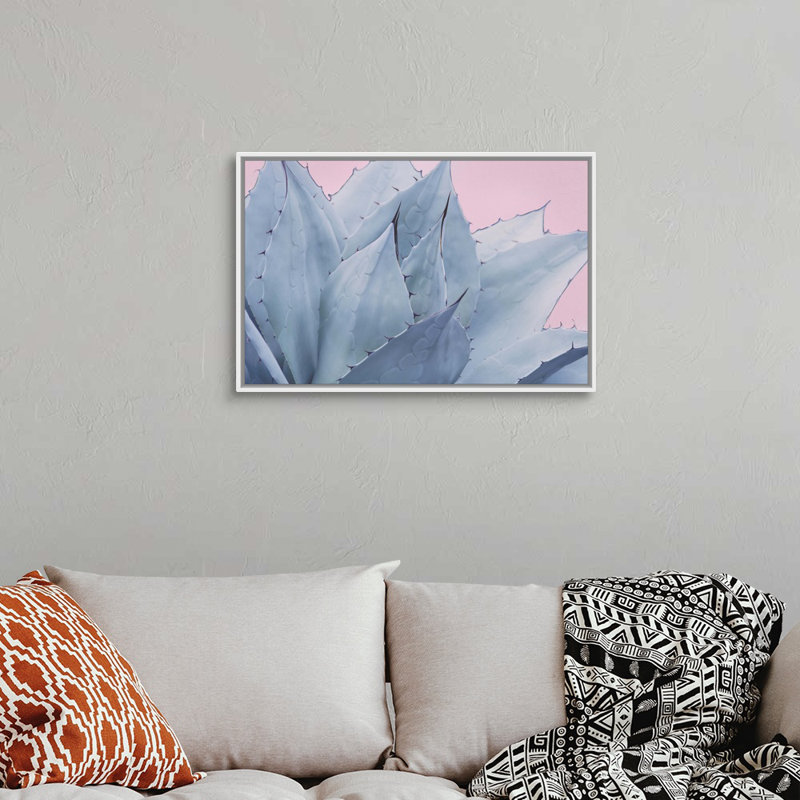 « Pink Crush V » par Elizabeth Urquhart-reproduction de photo sur toile, H 22 po x l 32 po x P 1,75po, Cadre blanc