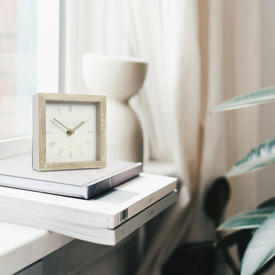 Nordic Resin Quartz movement / Crystal Tabletop Clock