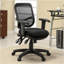 Chaise de bureau pivotante noire avec accoudoirs