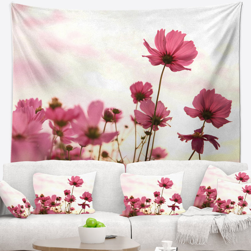 Tapisserie «Cosmos Flowers Meadow» au coucher du soleil, H 78 po x l 92 po