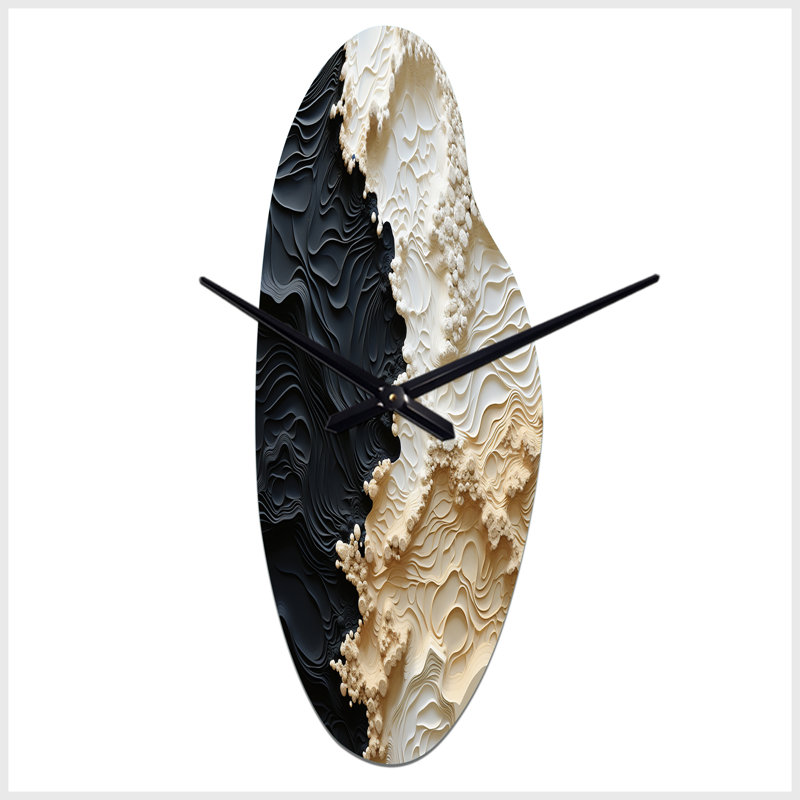 Peinture abstraite liquide crème et noire - Horloge côtière en métal incurvé, horloge murale crème asymétrique, Médium