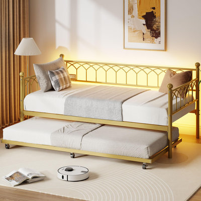 Lit de jour simple en métal avec lit gigogne escamotable, station de charge et lumières à DEL, cadre de canapé-lit robuste, peu encombrant, support en lattes d'acier pour la chambre à coucher et le salon - or, taille simple