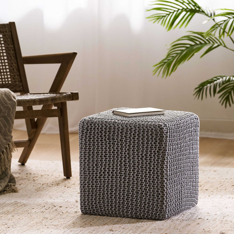 TABOURET EN TRICOT TRICOTÉ