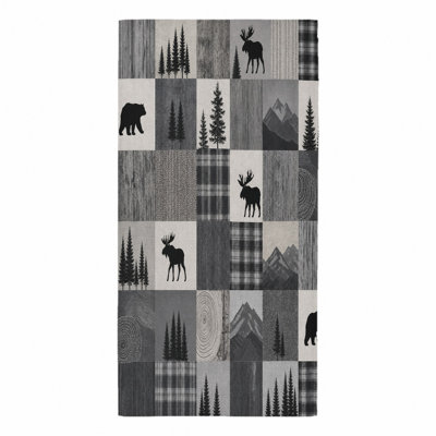 Serviette de plage en patchwork 1 pièce Woodsy, mettant en vedette des animaux des bois comme les ours et les orignaux, les pins, les silhouettes de montagne dans un motif de grain de bois à carreaux rustique en niveaux de gris. Microfibre à séchage rapide pour piscine, voyage, unisexe.