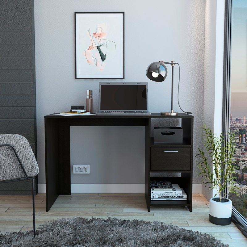 Bureau d'ordinateur compact Omma avec un tiroir et deux tablettes, pour les petits espaces et les espaces de travail organisés