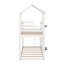 Lit superposé simple au-dessus d'un lit simple en bois avec toit, fenêtre, échelle et garde-corps-2093473520