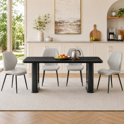 Ensemble de table de salle à manger 64,5 po pour 4 personnes, ensemble de table de salle à manger noir pour 4 personnes avec base piédestal incrustée de verre unique et chaises rembourrées