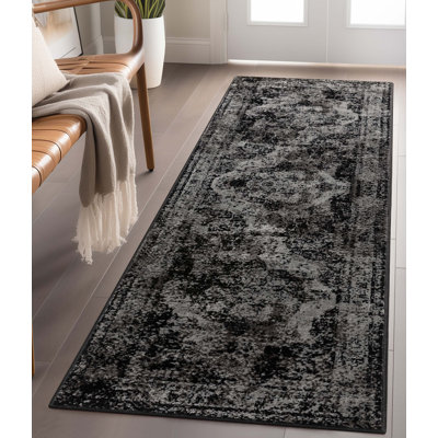 Tapis noir à motif de médaillon oriental vintage Isahak