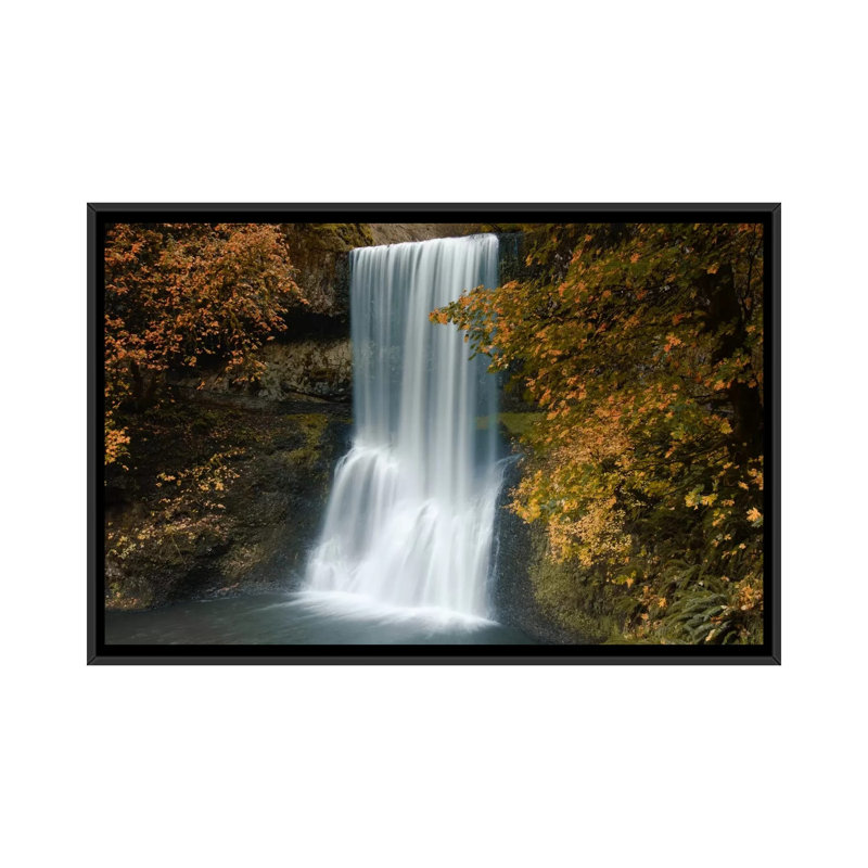 « automne cascade », impression sur toile, H 18 po x l 26 po x P 1,5 po, Toile avec cadre noir, Pas de tapis
