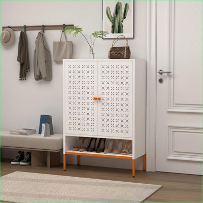 Armoires | Rangement à chaussures à double porte réglable | Base surélevée de 15 cm à l'épreuve de l'humidité | Fixation murale | Blanc cassé | Salon