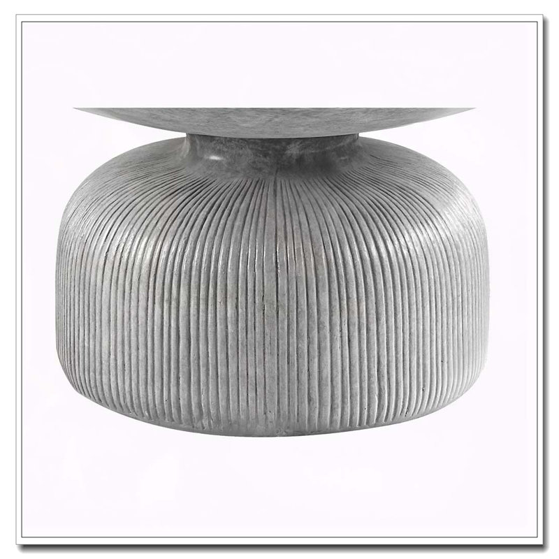 Table basse grise patinée avec plateau rond et base piédestal