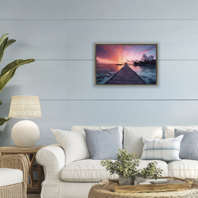 Cadre flottant Island Sunset Over Docks, design par LSR Creative Studio