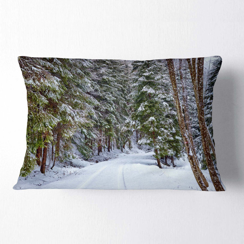 Coussin Snowy Road in the Forest