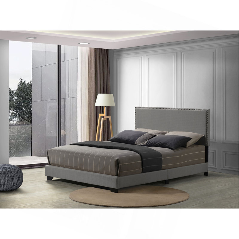 Grand lit en tissu gris clair Leandros