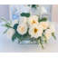 Grand arrangement de fausses fleurs de Austin