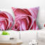 Fleur rose avec arrangement en spirale - coussin imprimé floral-29597979-29597983
