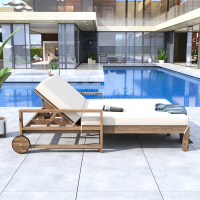 Lit de bronzage d'extérieur beige - en bois, avec et coussins Lit de jour en bois pour les jardins aux taches de soleil