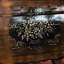 Commode de chambre en chêne et noir antique à motifs floraux - 3 tiroirs