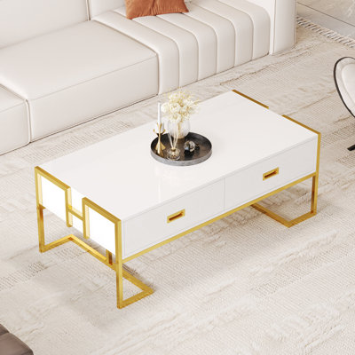 Table basse moderne blanche moderne avec 4 tiroirs et base dorée, pour un rangement élégant et un décor élégant.