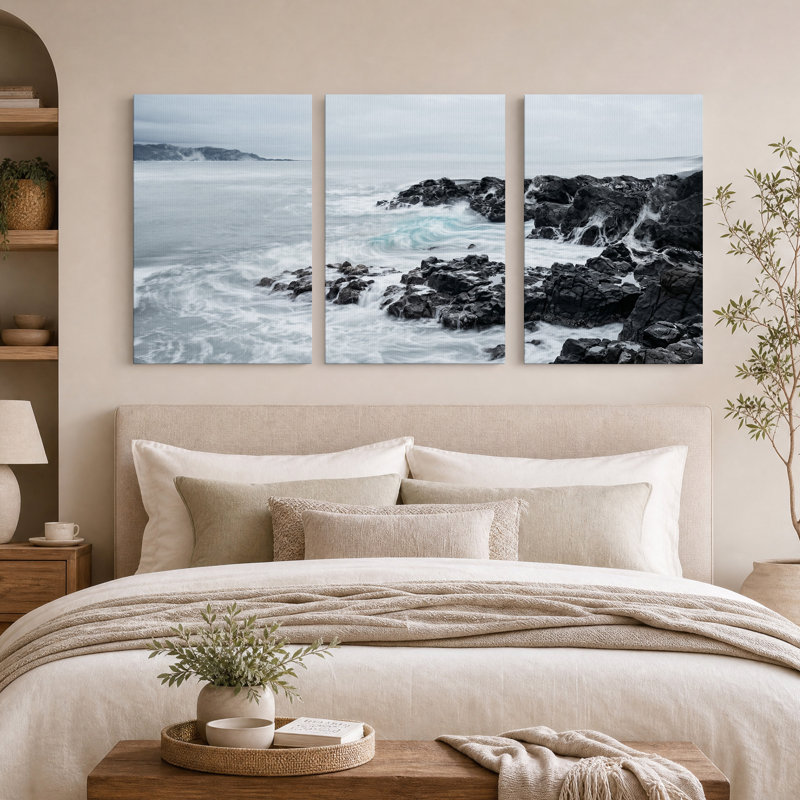 Toile foncée, côte rocheuse foncée avec vagues de l'océan turquoise, ensemble de 3 toiles, H 24 po x l 16 po x 3 pièces