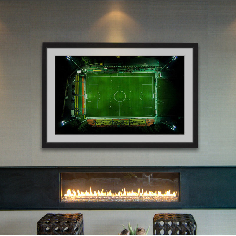 « football from above », reproduction de photo encadrée, 24 po x 36 po