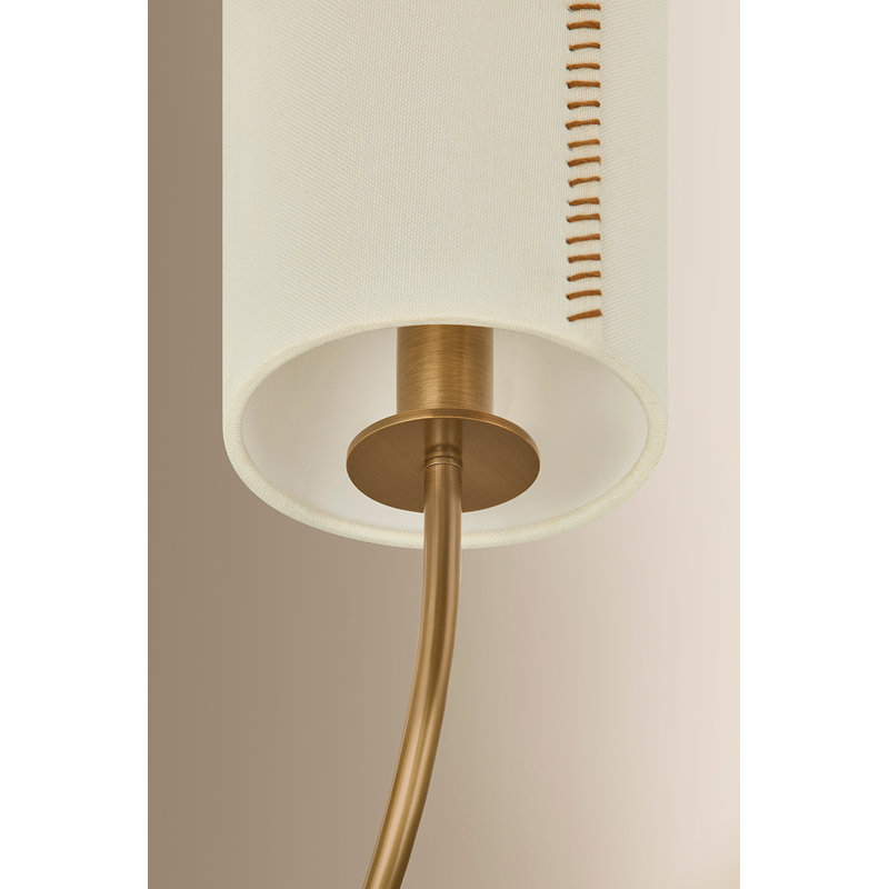 Teddy Chandelier, 30