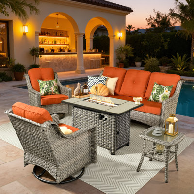 Ensemble de conversation d'extérieur en osier pour 5 personnes, canapé de patio et fauteuil pivotant avec foyer et coussins Emanuell