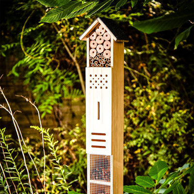 Freistehendes Insektenhaus