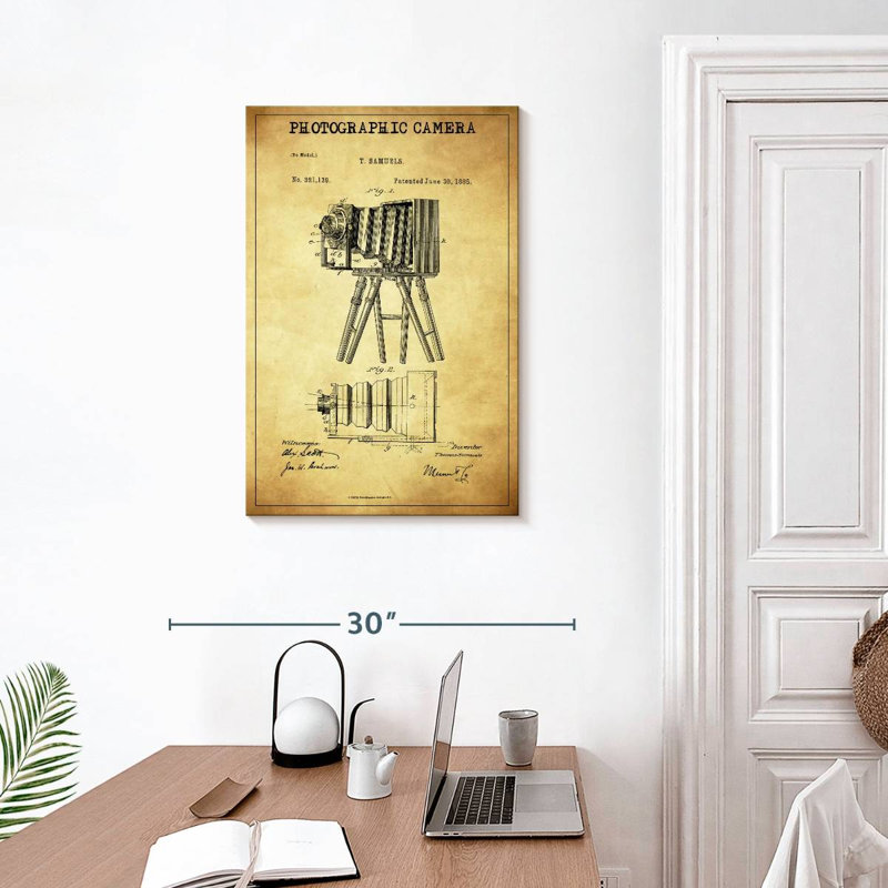 Appareil photographique Ladarrin, H 30 po x l 20 po