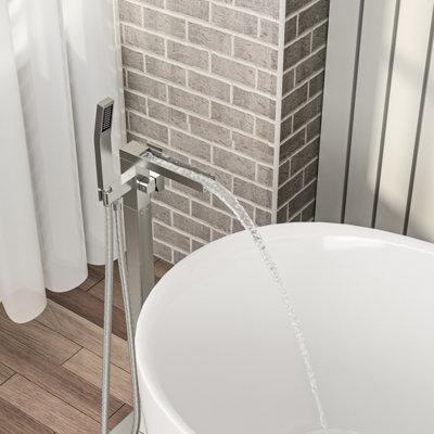 Robinet de baignoire autoportant, bec cascade à 360 ° et robinet à main amovible à double commande, finition nickel brossé sur robinet en laiton