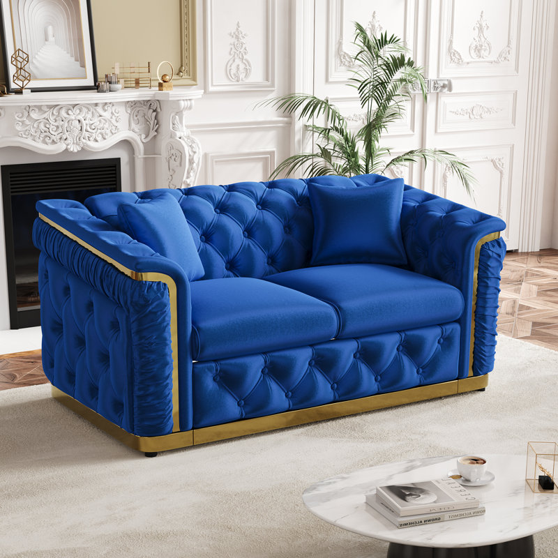 Causeuse de luxe en velours Chesterfield de 63 po avec accoudoirs dorés, Bleu