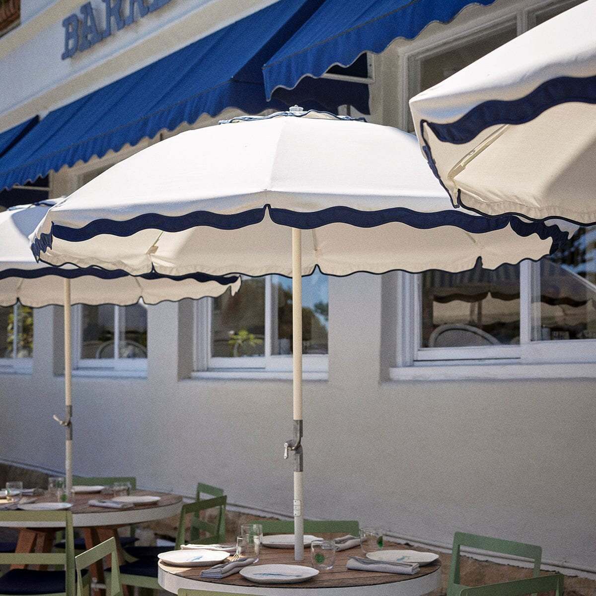 Club 6.6' Beach Umbrella, Rivie White
