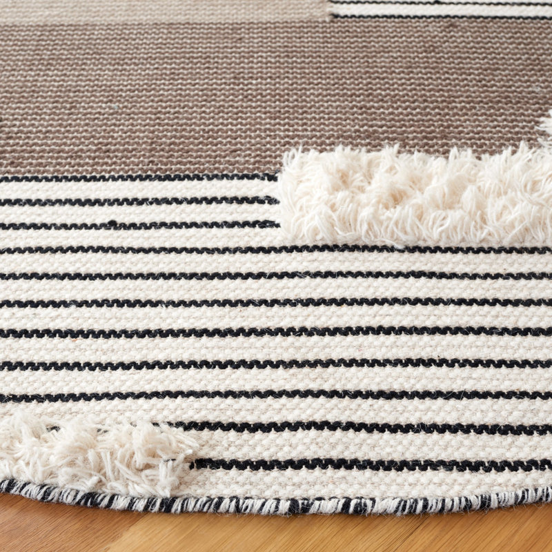 Ingelene Hand Woven Wool/Cotton Rug in Black/Ivory, Round 6'