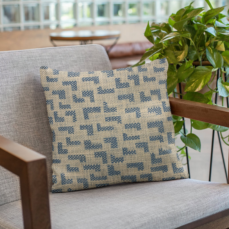 Coussin abstrait angles, 22 po x 22 po, Bleu, beige