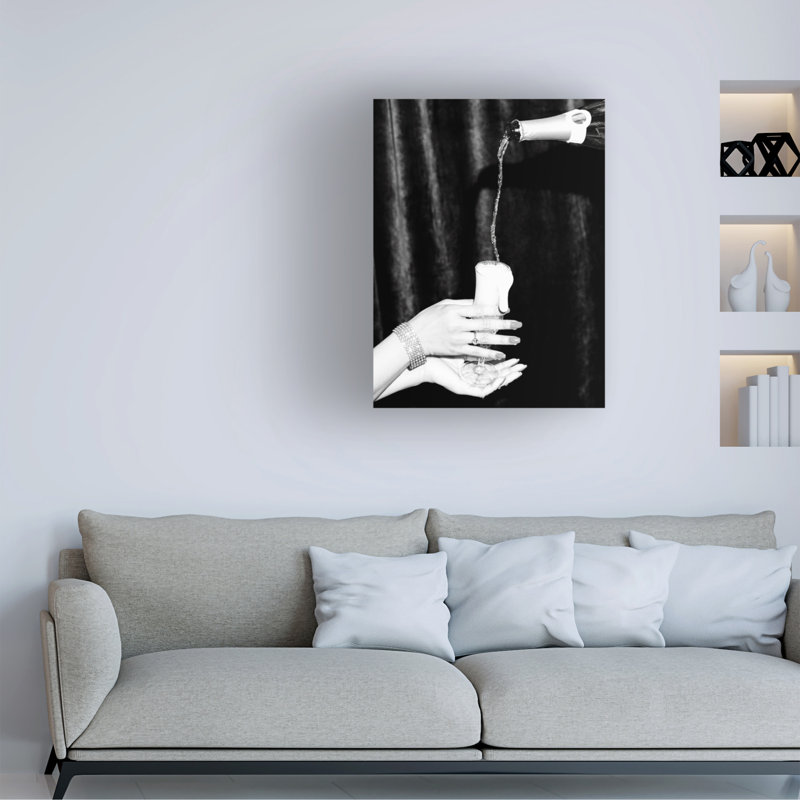 "Champagne mains", Champagne Picufy Studio III, sur toile, H 14 po x l 19 po