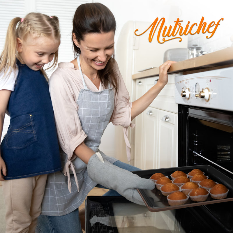 NutriChef 8-Piece Brown Nonstick Stackable Bakeware Set